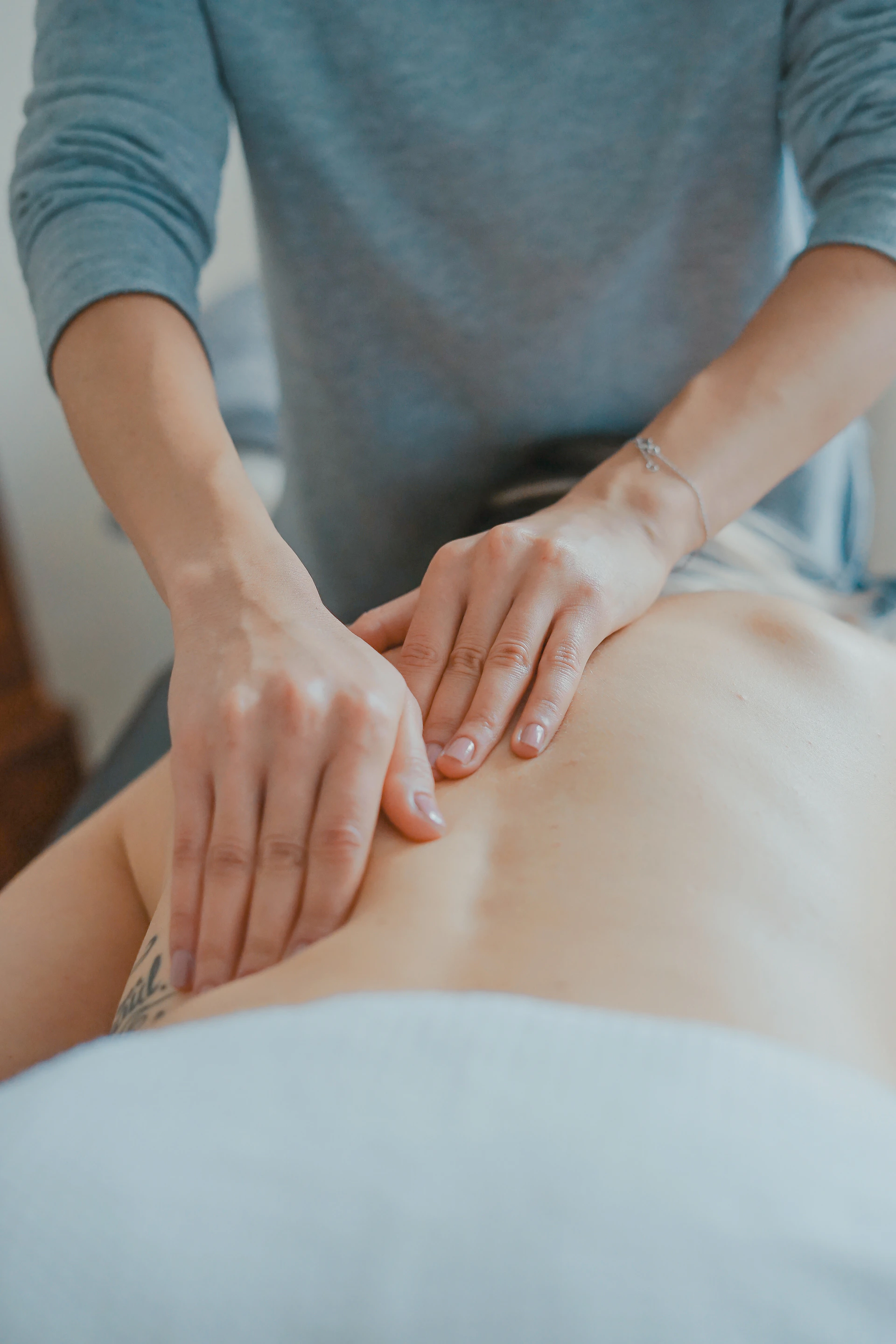 Deep tissue shoulder and neck massage at AUREA spa, Marylebone